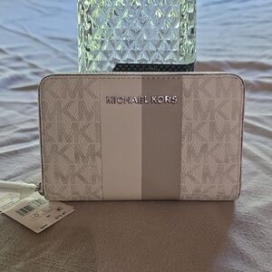 Michael Kors Light Gray and White Small Wallet Jet Set Card Case *NEW WITH TAGS*
